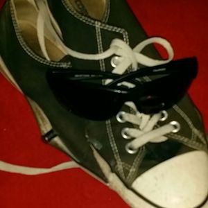 Mens size 11 converse shoes  (m9166)